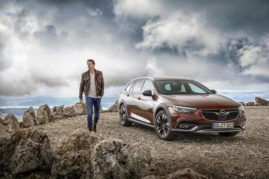  Opel Insignia Country Tourer Turbo D 4x4 Exclusive 2017 года  (фото 13 из 42)